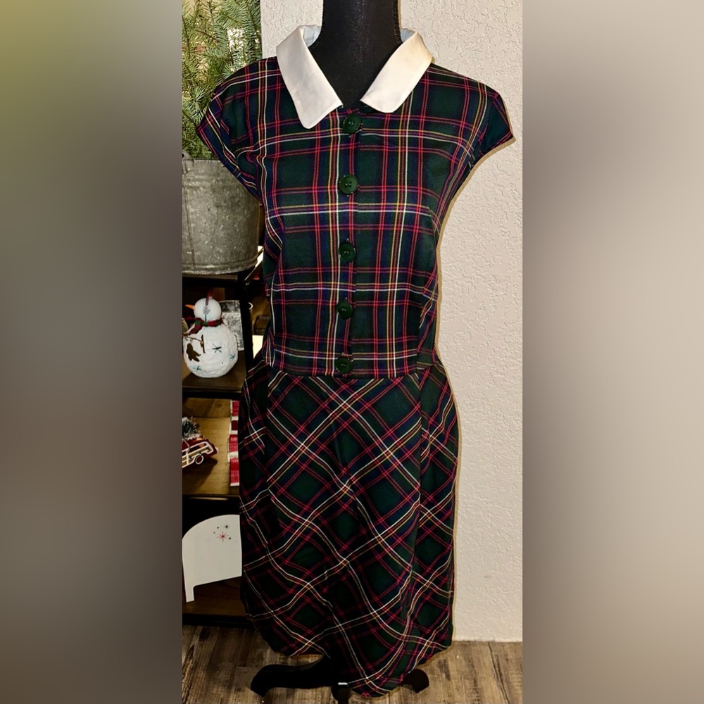 ModCloth plaid collared dress size 24.  Perfect for Christmas !